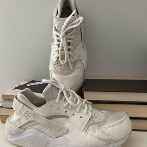 Nike Air Huarache
Women's Shoes
